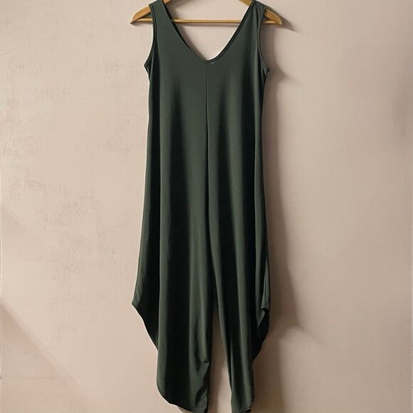 Tash + Sophie Dark Olive Green Asymmetrical Hem Jumpsuit NWT Size XS - Picture 9 of 10